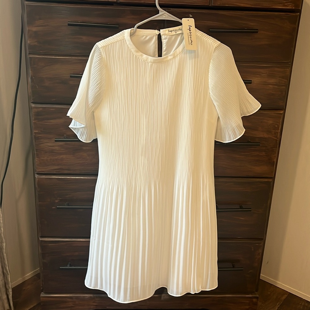 White dress, perfect for 2024/2025 brides